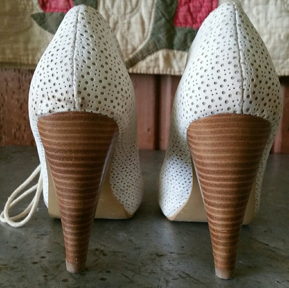 Restricted ivory lace-up heels 7.5 EUC - Picture 4 of 6
